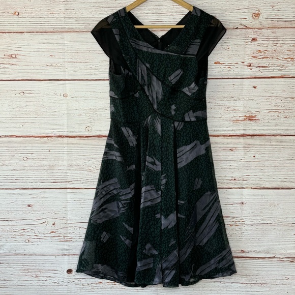 Reiss Loretta Chiffon Flutter Sleeve Dress Green and Black Sz 6 - Picture 5 of 14